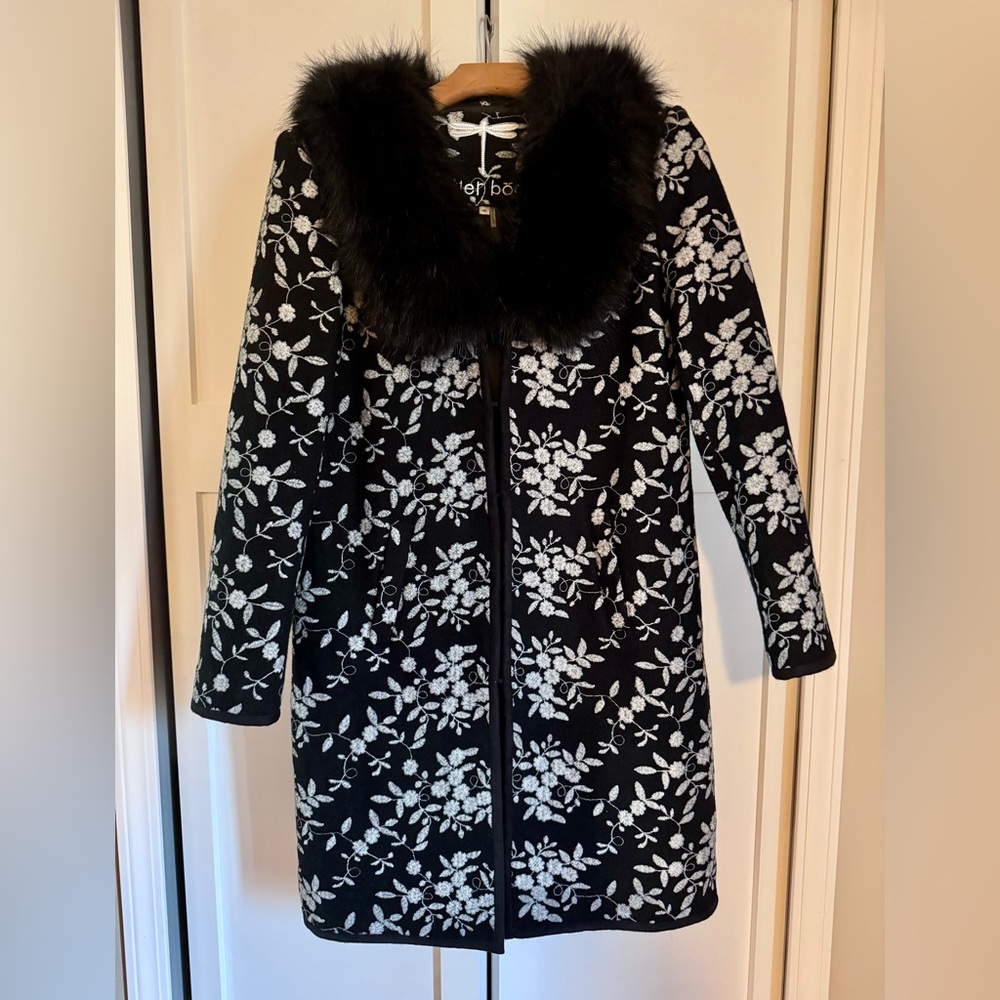 Tyler Boe Black & White Floral Embroidered Coat with Fur Collar Vintage Look.